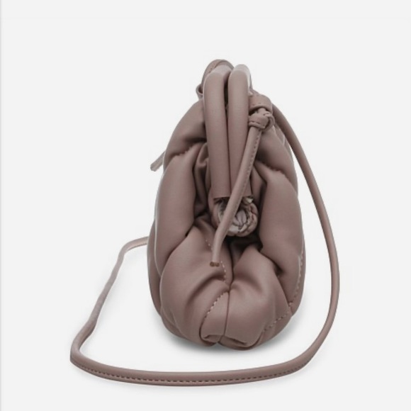 🆕 STEVE MADDEN BTINLEY BLUSH QUILTED FRAME
CLUTCH. NWT - Picture 4 of 6